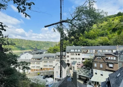 Forstbetrieb Pierre Diesler Osterspai Fällung mit Kran